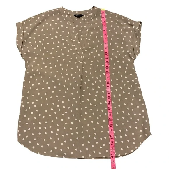 Rachel Roy Tan Polka Dot Split Neck Short Sleeve Blouse/ Size L - Picture 10 of 12